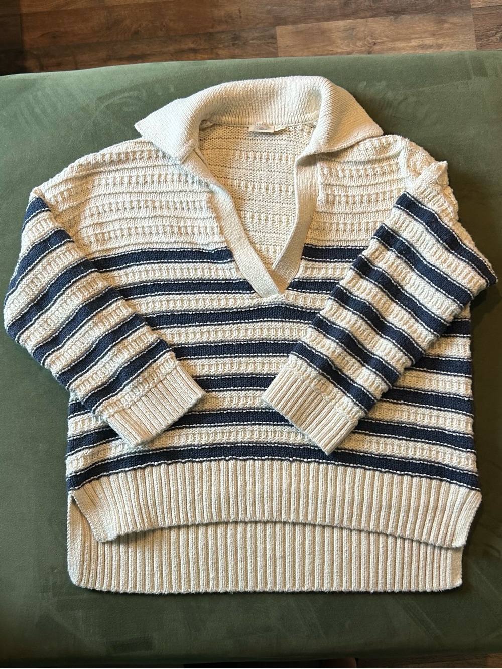 Faherty Cream & Navy Striped V‑Neck Sweater - XS/S